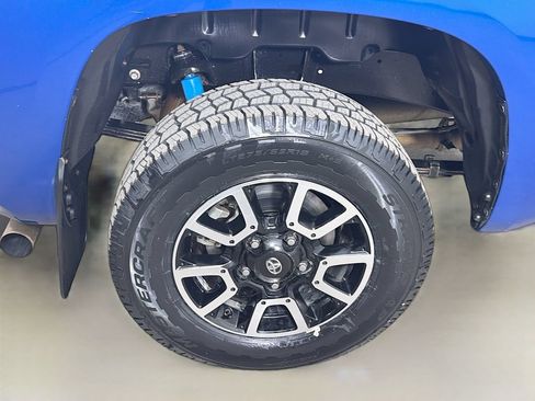 Used 2018 Toyota Tundra SR5 w/ TRD Off Road Package AWD/4WD image 27