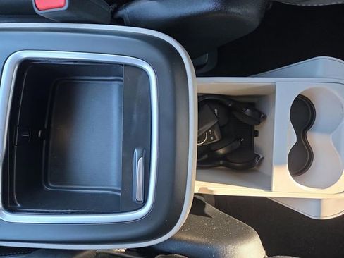 Used 2018 Chrysler Pacifica Limited image 22