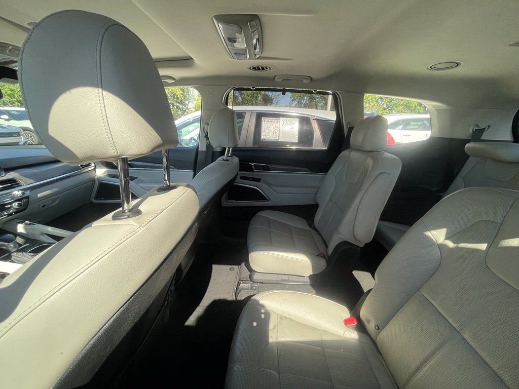 Used 2020 Kia Telluride EX w/ EX Premium Package FWD image 6