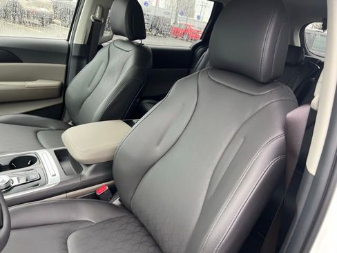 New 2026 Kia Carnival LXS FWD image 15