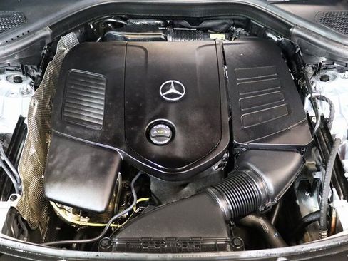 Used 2025 Mercedes-Benz GLC 300 4MATIC image 29