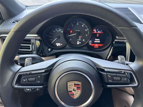Used 2025 Porsche Macan image 20