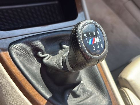 Used 2010 BMW 135i Convertible RWD image 8