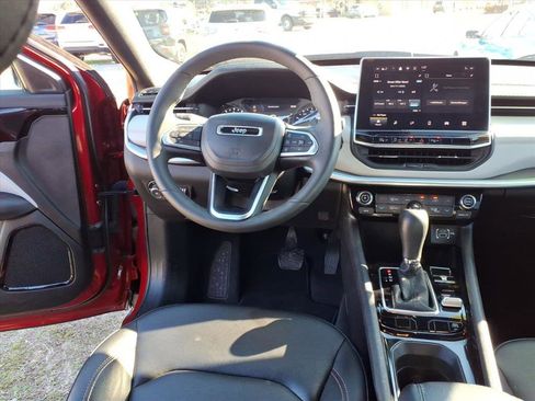 Used 2024 Jeep Compass Limited image 14