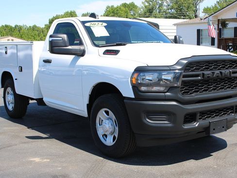 Used 2024 RAM 2500 Tradesman w/ Convenience Group RWD image 3