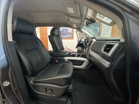 Used 2017 Nissan Titan PRO-4X w/ Pro-4x Convenience Package AWD/4WD image 20