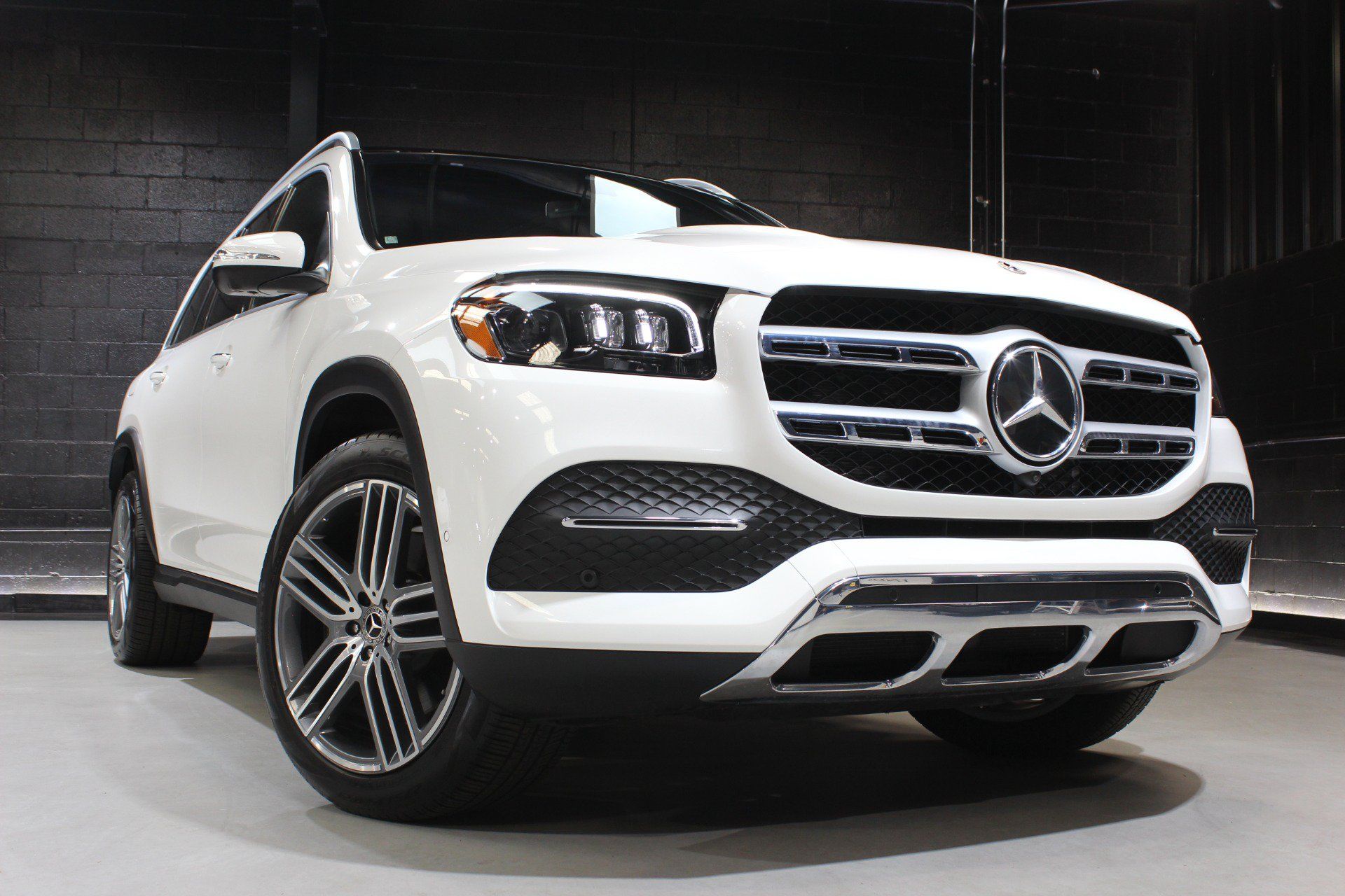 Used 2023 Mercedes-Benz GLS 450 4MATIC image 10