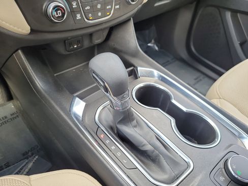 Used 2023 Chevrolet Traverse LS image 20