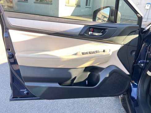 Used 2018 Subaru Outback 2.5i Premium image 9