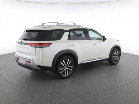 Used 2023 Nissan Pathfinder SL w/ Lighting Package (N92) AWD/4WD image 4