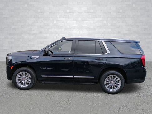 Used 2024 GMC Yukon SLT w/ SLT Luxury Package image 7