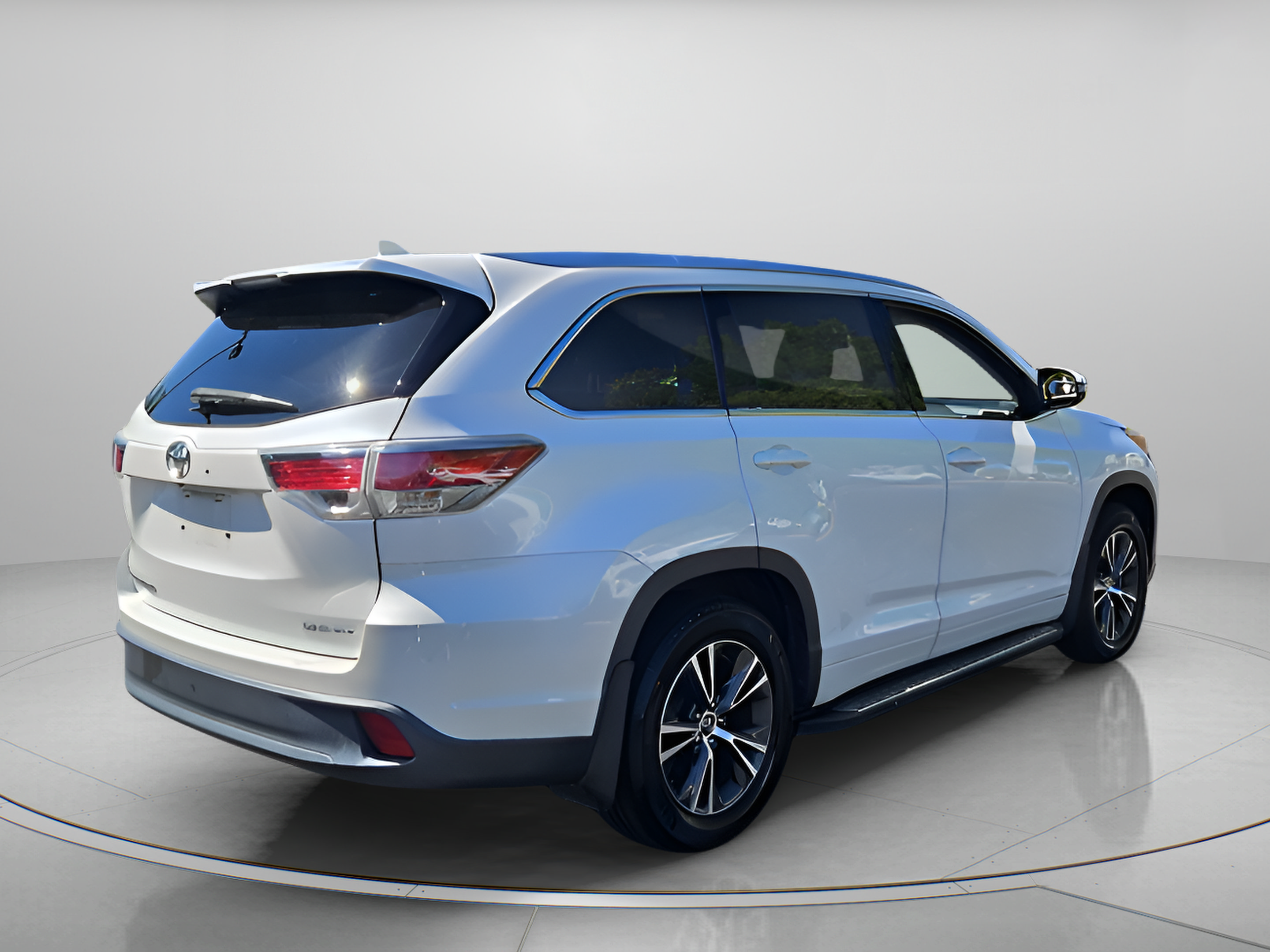 Used 2016 Toyota Highlander XLE AWD/4WD image 5