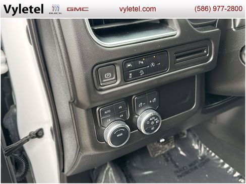 Used 2023 GMC Yukon XL AT4 image 22