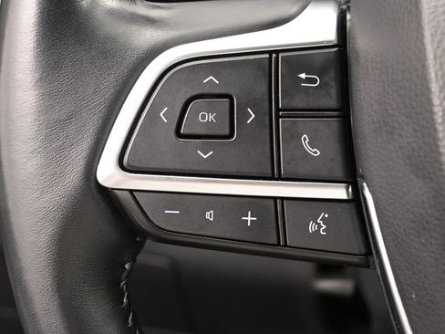 Used 2021 Toyota Highlander XLE image 17