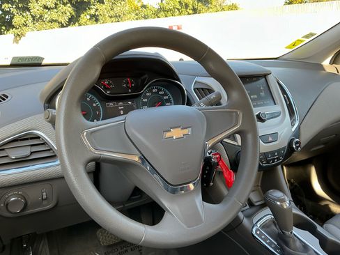 Used 2017 Chevrolet Cruze LS image 15