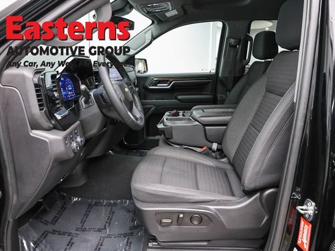 Used 2023 Chevrolet Silverado 1500 LT AWD/4WD image 14