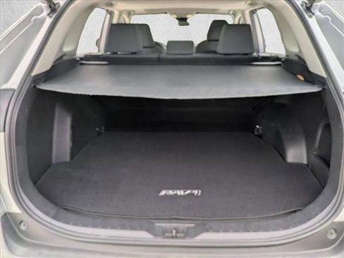 Used 2019 Toyota RAV4 XLE image 17