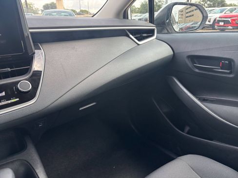 Used 2025 Toyota Corolla LE FWD image 33