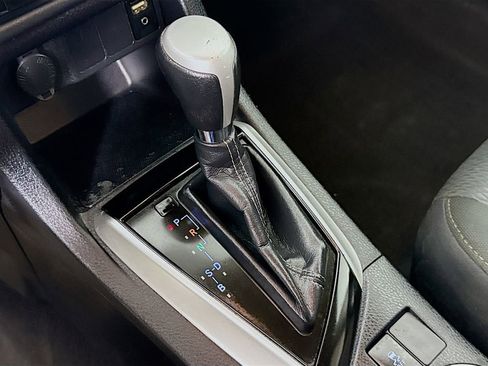 Used 2019 Toyota Corolla L image 17