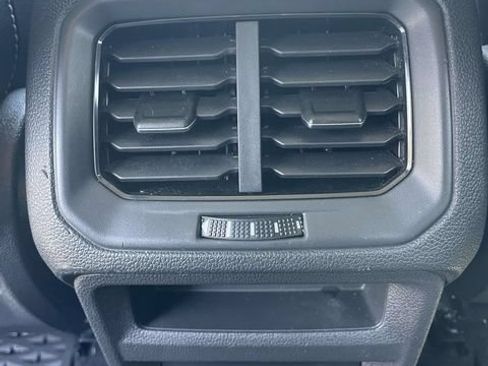 Used 2022 Volkswagen Taos SE FWD image 11