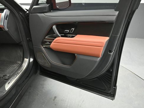 Used 2025 Land Rover Range Rover SV AWD/4WD image 33
