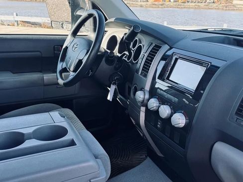 Used 2010 Toyota Tundra 4x4 CrewMax image 16