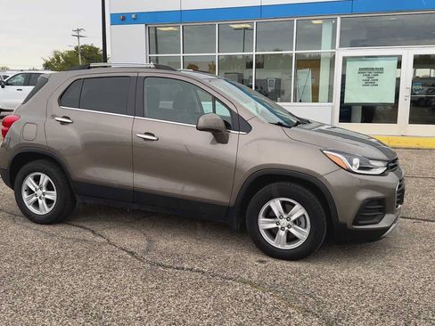 Certified 2020 Chevrolet Trax LT w/ LT Convenience Package FWD image 2