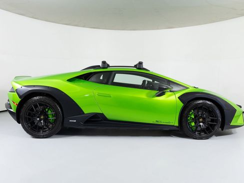 Used 2024 Lamborghini Huracan Sterrato image 11