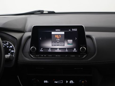 Used 2024 Nissan Rogue SV image 15