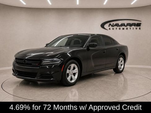 Used 2018 Dodge Charger SXT w/ Travel & Safety Group RWD image 3