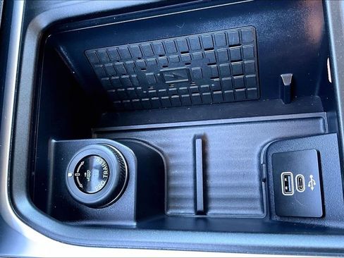 Used 2025 Ford Expedition Active AWD/4WD image 33