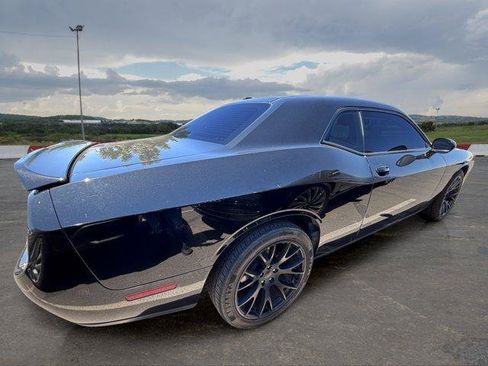 Used 2019 Dodge Challenger SXT RWD image 3