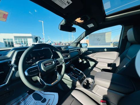 New 2026 GMC Canyon Elevation w/ Convenience Package image 16