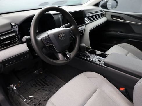 Used 2025 Toyota Camry LE image 10