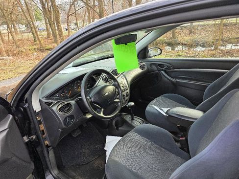Used 2001 Ford Focus ZX3 Hatchback image 10