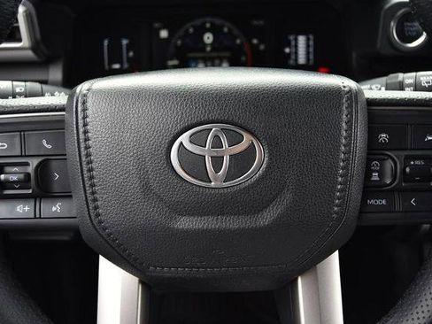 Used 2025 Toyota 4Runner Limited image 19