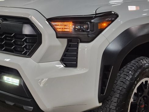 Used 2024 Toyota Tacoma TRD Off-Road AWD/4WD image 14