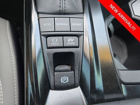 Used 2025 Toyota Camry SE AWD/4WD image 23