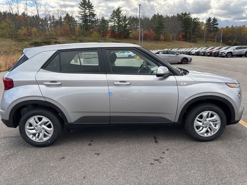 New 2026 Hyundai Venue SE image 6