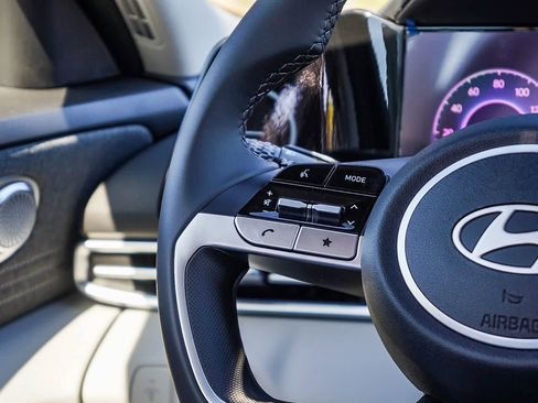 New 2025 Hyundai Elantra Limited image 18