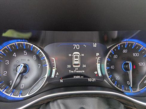 Used 2024 Chrysler Pacifica Limited image 11