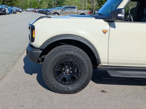 Certified 2025 Ford Bronco Badlands AWD/4WD image 11