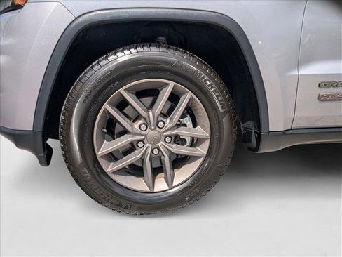 Used 2016 Jeep Grand Cherokee Laredo 75th Anniversary image 23