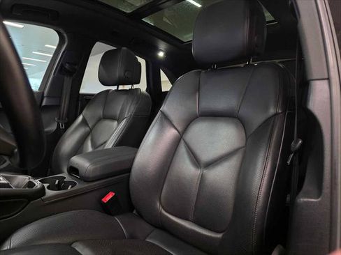 Used 2024 Porsche Macan AWD/4WD image 21