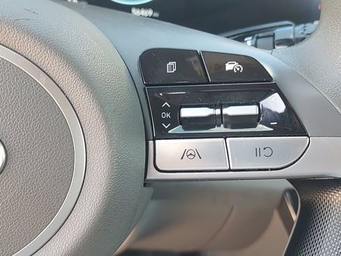 Used 2024 Hyundai Elantra SEL FWD image 21