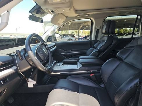 Used 2025 Lincoln Navigator Reserve AWD/4WD image 21