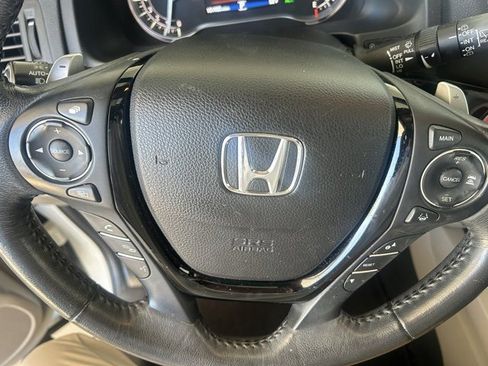 Used 2017 Honda Pilot Touring image 17