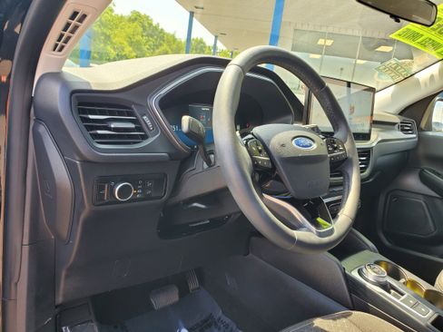 Used 2023 Ford Escape Active w/ Tech Pack #2 AWD/4WD image 10