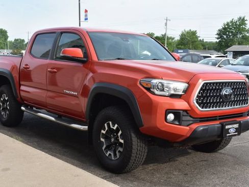 Used 2018 Toyota Tacoma TRD Off-Road w/ Technology Package AWD/4WD image 10
