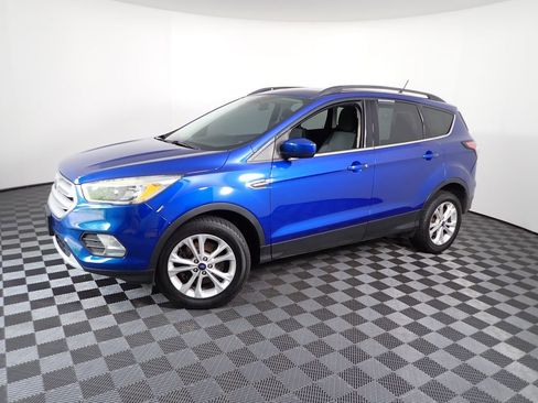 Used 2018 Ford Escape SE w/ SE Sync 3 Package AWD/4WD image 12
